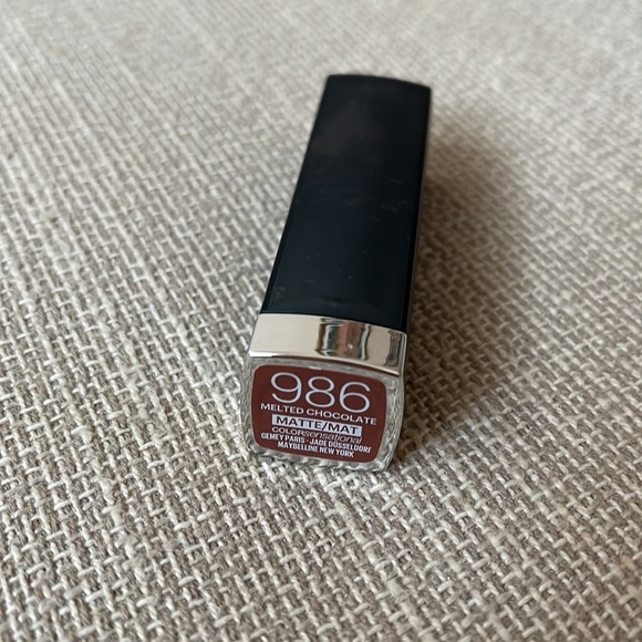 Maybelline Color Sensational Lipstick. Color:986 Melted Chocolate - Picture 2 of 2